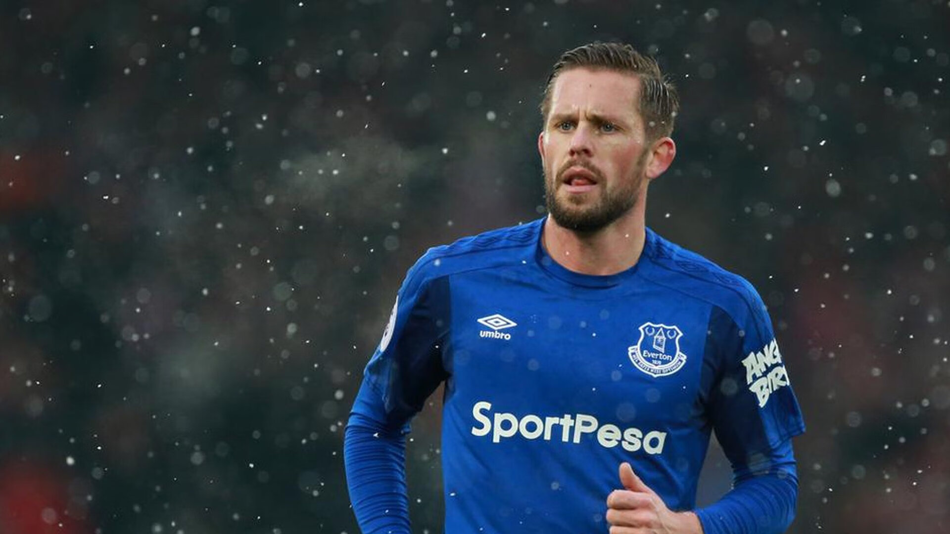 德甲火速反攻:瞬间突破敌阵引爆全场,德甲防守