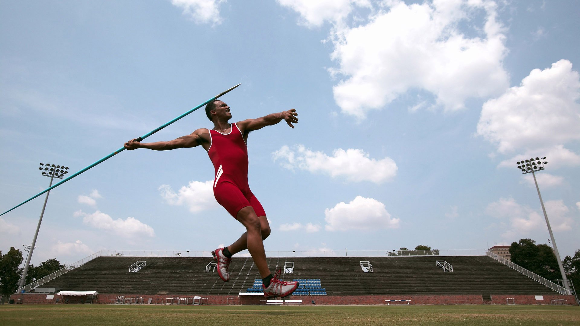 跳水动作精准摩纳哥稳步晋级，摩纳哥钻石联赛女子跳高