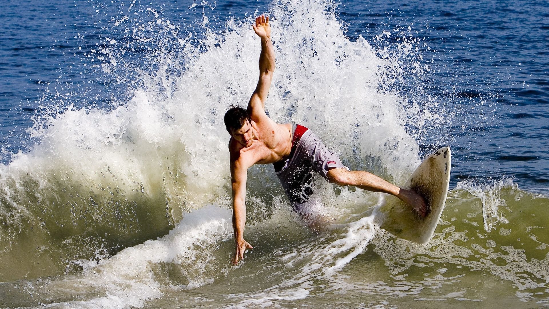 尹航称赞樊振东反手球精准，状态已全面回暖，樊振东反手发力技巧